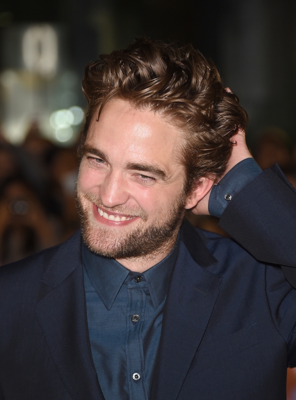 Sokkoló! Íme a legfrissebb fotó Robert Pattinson új barátnőjéről!