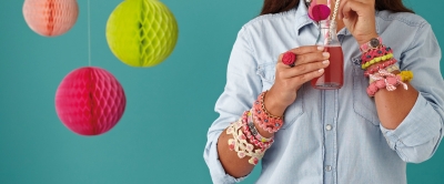 Borítókép: Tarkabarka karkötők – te is el tudod készíteni!