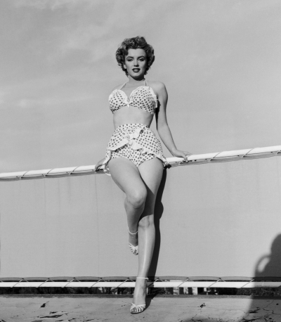 Borítókép: A régi filmszínészek is tudták, mi az a luxusnyaralás – tengerparti fotók