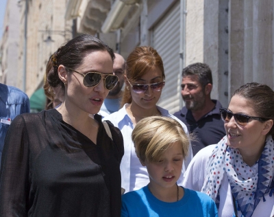 Borítókép: Videó: Angelina Jolie most Shiloh lányát is magával vitte a menekülttáborba
